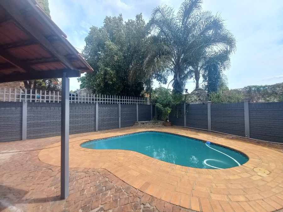 3 Bedroom Property for Sale in Safari Gardens North West